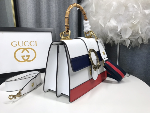 激安グッチバッグコピー背面デザイン